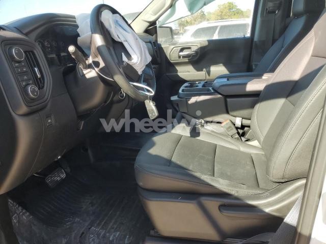 Photo 5 of 2024 CHEVROLET SILVERADO K1500 (VIN 1GCUDAED9RZ315315)