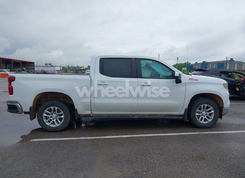 Photo 13 of 2023 Chevrolet Silverado 1500 4WD STANDARD BED LT (VIN 1GCUDDE81PZ140382)