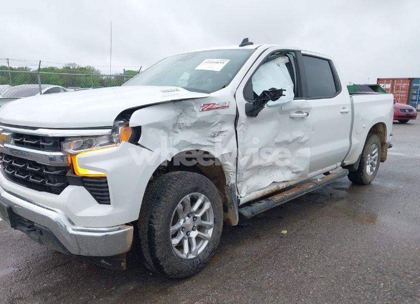 Photo 6 of 2023 Chevrolet Silverado 1500 4WD STANDARD BED LT (VIN 1GCUDDE81PZ140382)