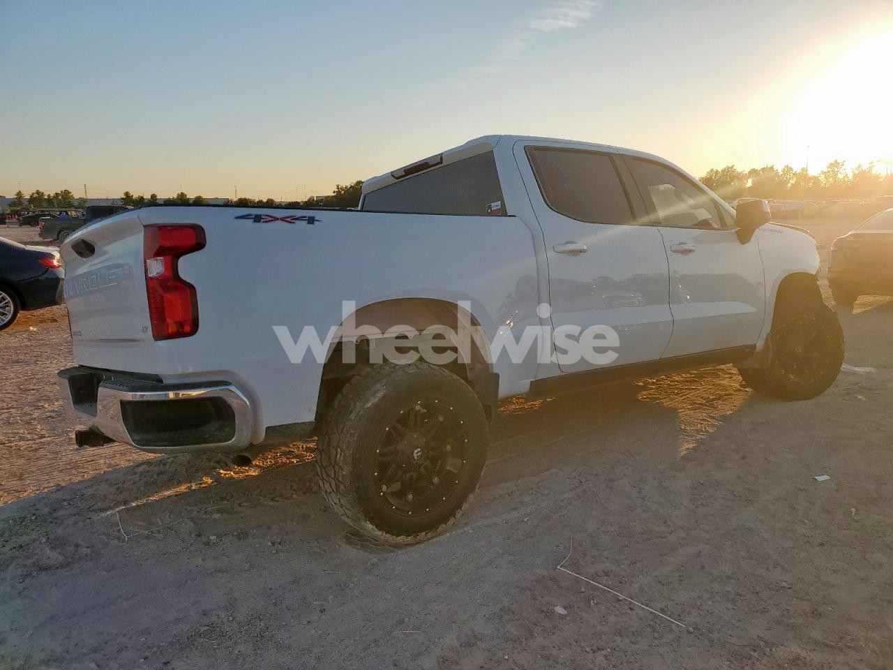 Photo 3 of 2023 CHEVROLET SILVERADO K1500 LT (VIN 1GCUDDED3PZ308519)