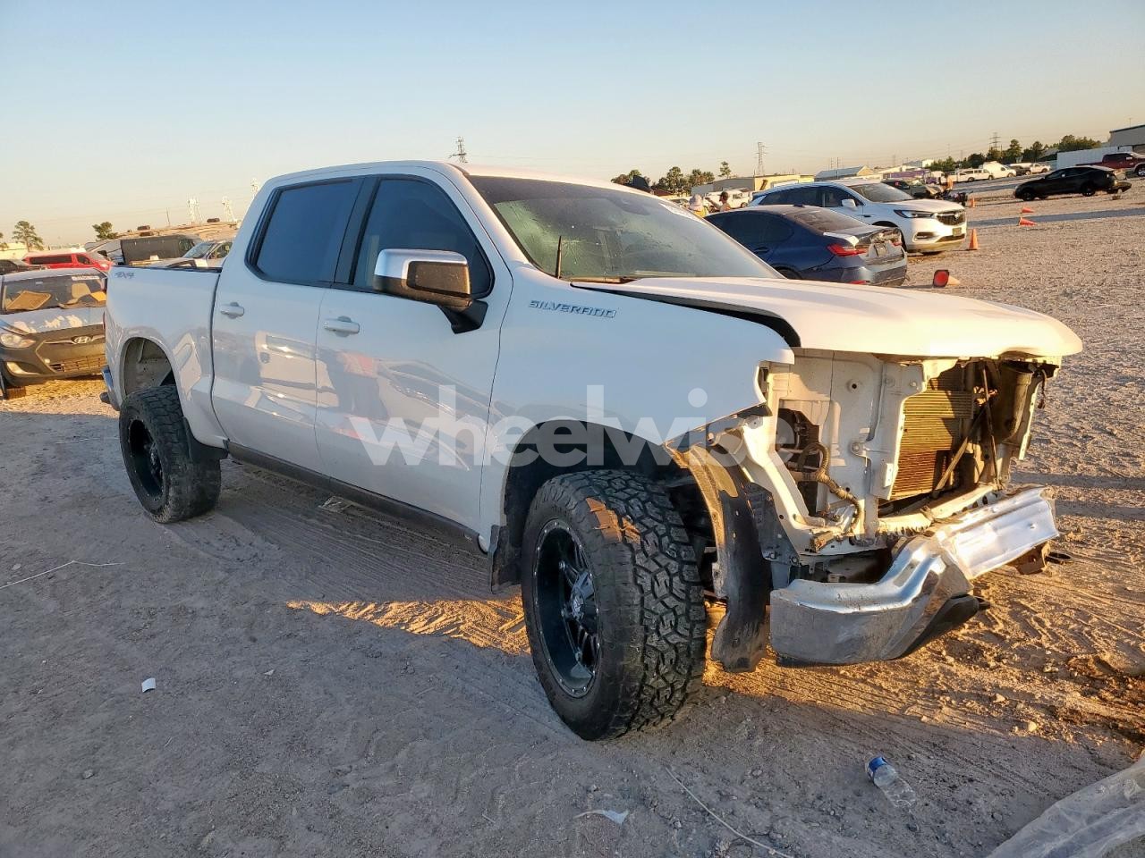 Photo 4 of 2023 CHEVROLET SILVERADO K1500 LT (VIN 1GCUDDED3PZ308519)