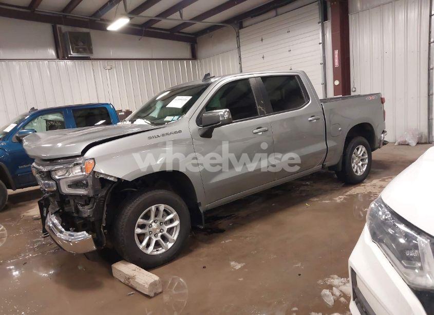 Photo 2 of 2024 Chevrolet Silverado 1500 4WD SHORT BED LT (VIN 1GCUDDED8RZ129024)