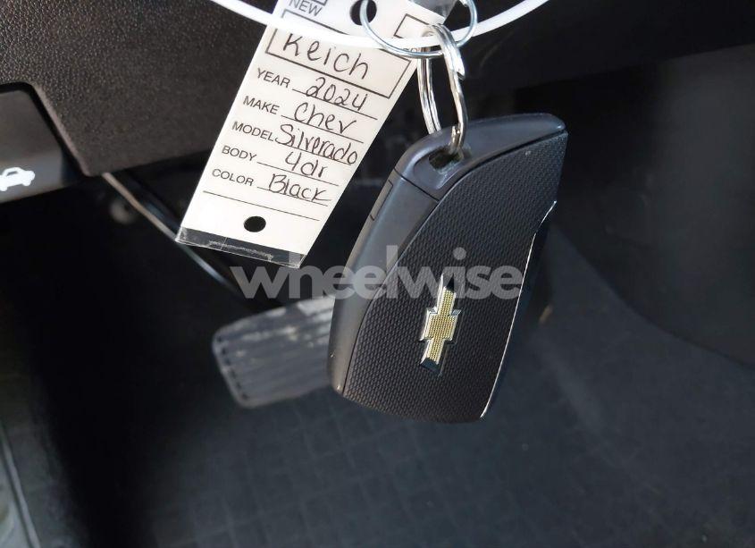 Photo 11 of 2024 Chevrolet Silverado 1500 4WD STANDARD BED LT (VIN 1GCUDDEDXRZ292189)