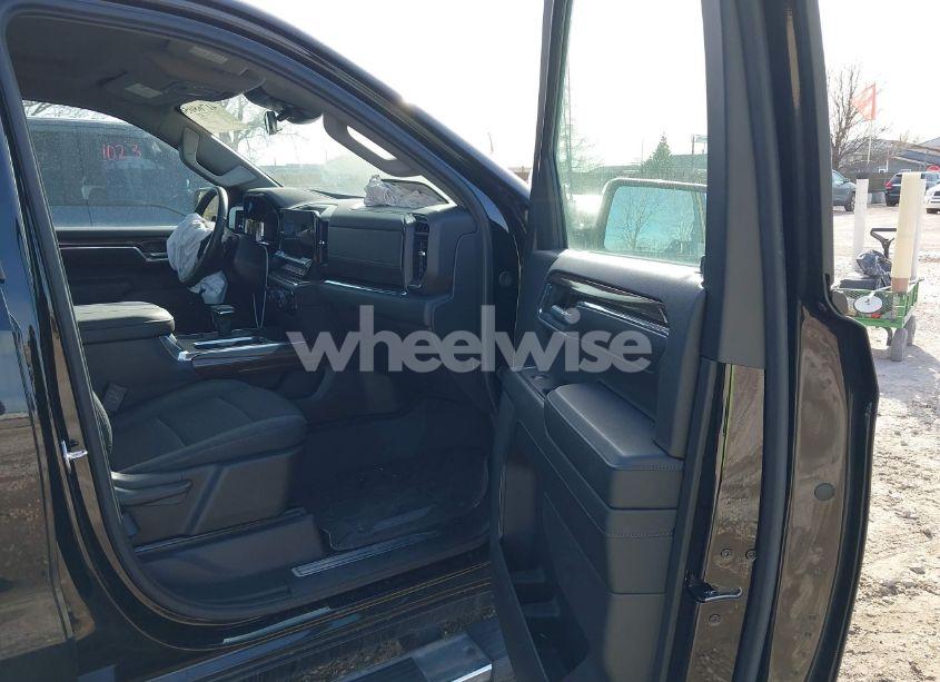 Photo 5 of 2024 Chevrolet Silverado 1500 4WD STANDARD BED LT (VIN 1GCUDDEDXRZ292189)