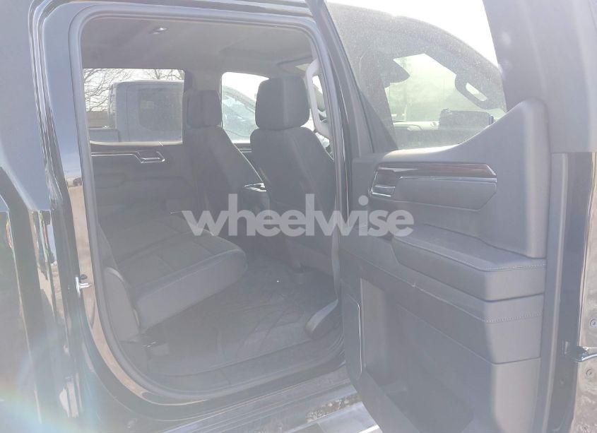 Photo 8 of 2024 Chevrolet Silverado 1500 4WD STANDARD BED LT (VIN 1GCUDDEDXRZ292189)