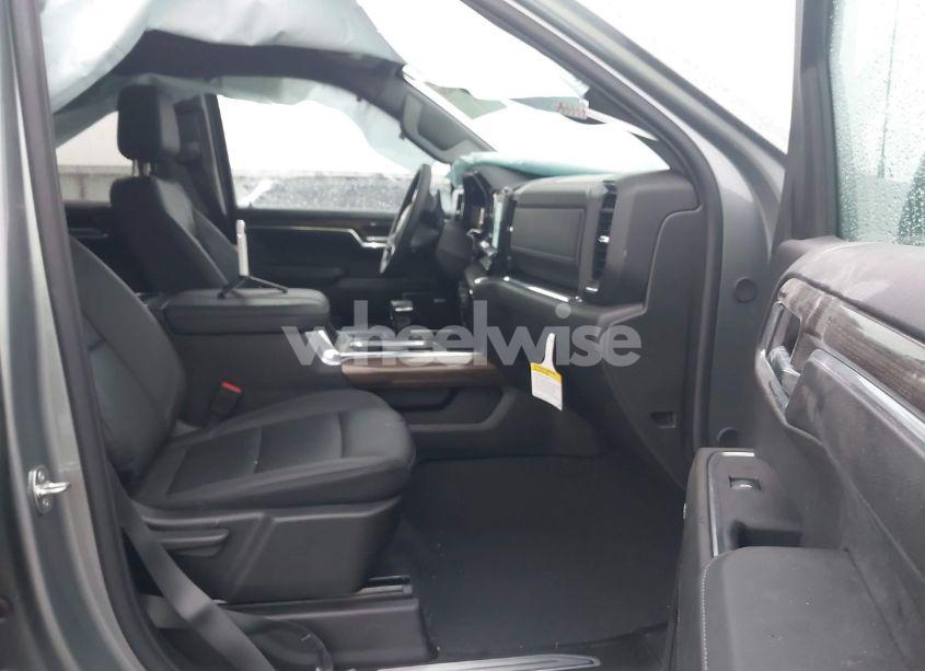 Photo 5 of 2024 Chevrolet Silverado 1500 4WD SHORT BED RST (VIN 1GCUDEE81RZ388883)