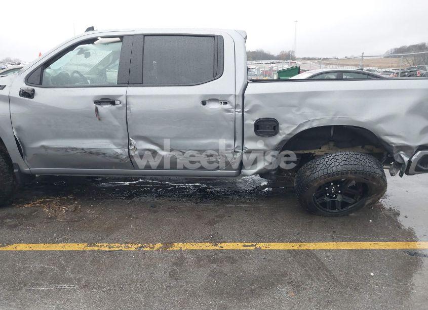 Photo 6 of 2024 Chevrolet Silverado 1500 4WD SHORT BED RST (VIN 1GCUDEE81RZ388883)