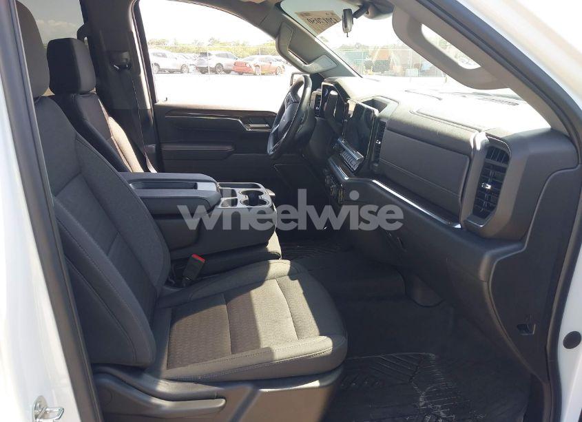 Photo 5 of 2024 Chevrolet Silverado 1500 4WD SHORT BED RST (VIN 1GCUDEED0RZ147166)