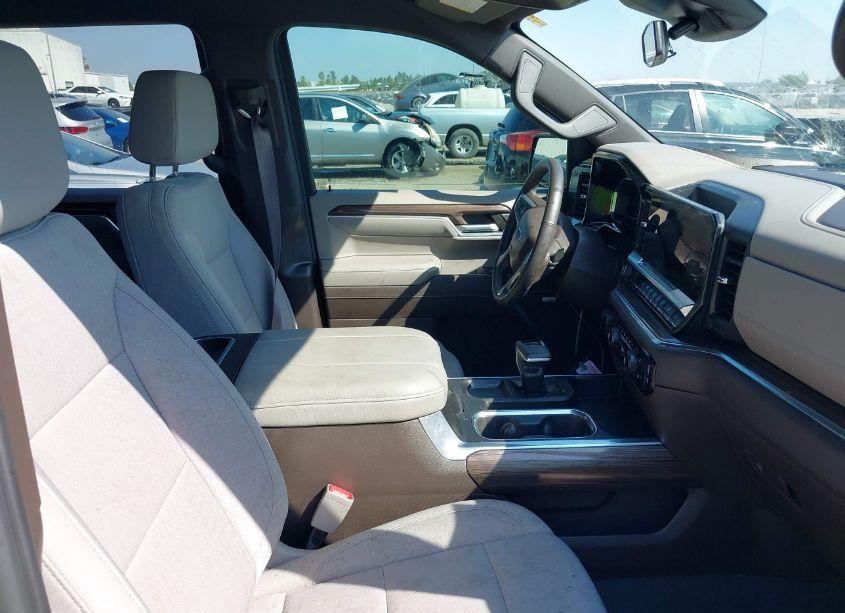 Photo 5 of 2024 Chevrolet Silverado 1500 4WD SHORT BED RST (VIN 1GCUDEED1RZ235238)