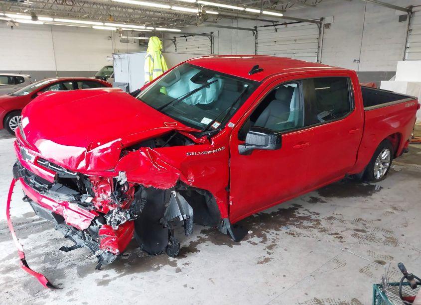 Photo 2 of 2022 Chevrolet Silverado 1500 4WD SHORT BED RST (VIN 1GCUDEED5NZ624779)