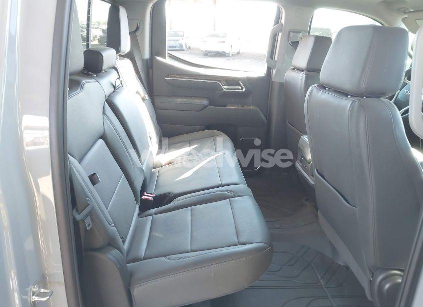 Photo 8 of 2024 Chevrolet Silverado 1500 4WD SHORT BED RST (VIN 1GCUDEED8RZ406938)