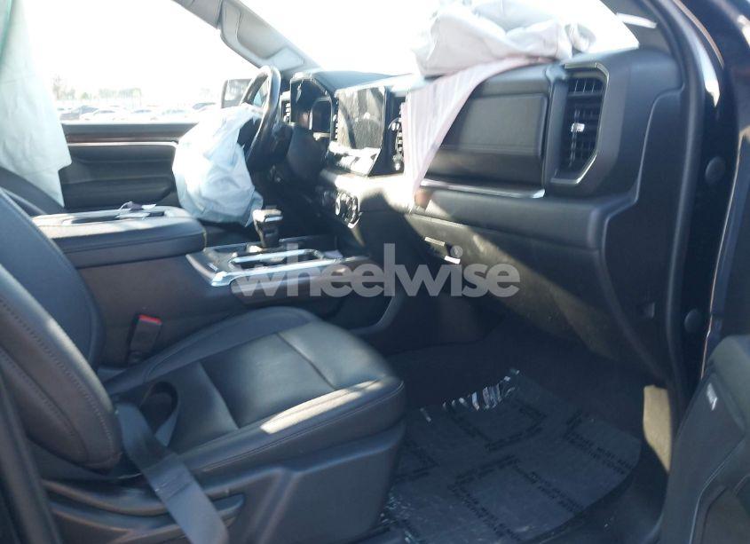 Photo 5 of 2022 Chevrolet Silverado 1500 4WD SHORT BED RST (VIN 1GCUDEEDXNZ568970)