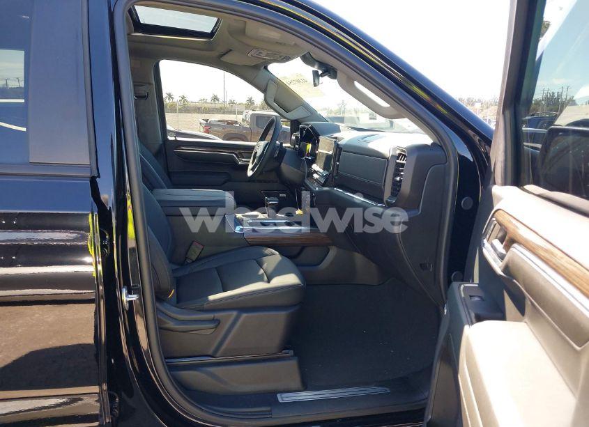 Photo 5 of 2024 Chevrolet Silverado 1500 4WD SHORT BED RST (VIN 1GCUDEEL5RZ292632)