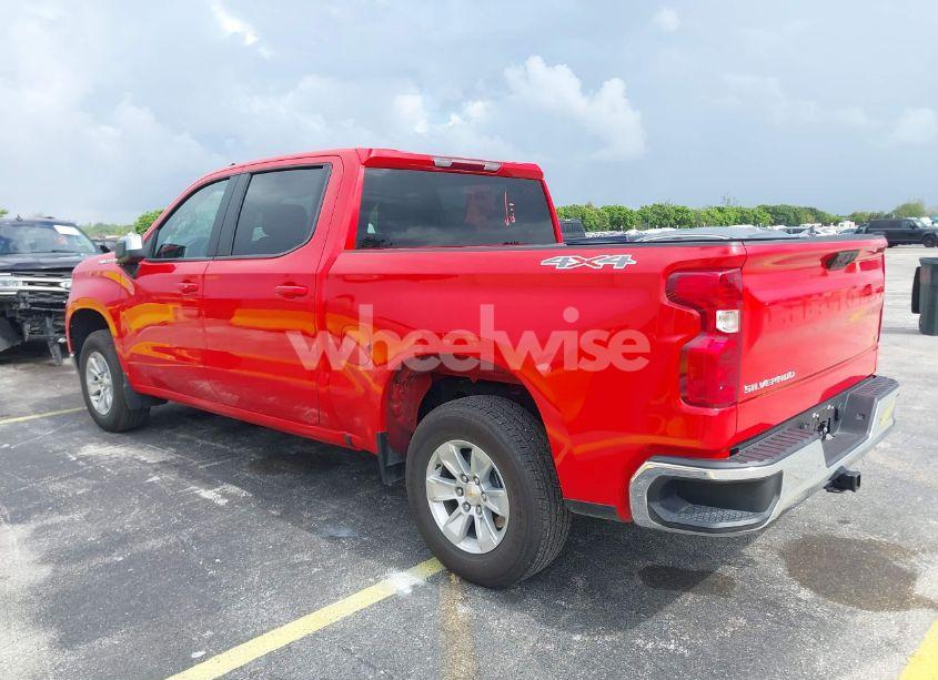 Photo 3 of 2025 Chevrolet Silverado 1500 4WD STANDARD BED LT (VIN 1GCUKDED6SZ109138)