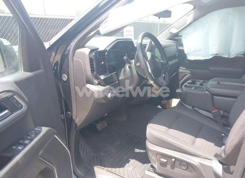 Photo 5 of 2025 Chevrolet Silverado 1500 4WD STANDARD BED LT (VIN 1GCUKDED8SZ131111)