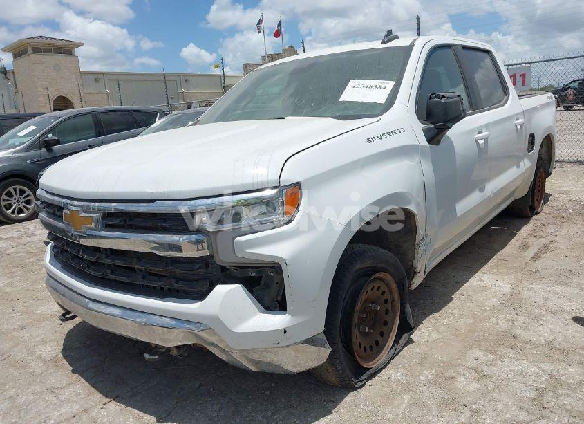 Photo 2 of 2025 Chevrolet Silverado 1500 4WD STANDARD BED LT (VIN 1GCUKDEDXSZ131563)