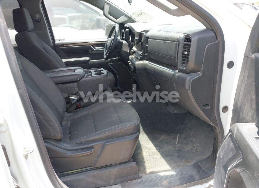 Photo 5 of 2025 Chevrolet Silverado 1500 4WD STANDARD BED LT (VIN 1GCUKDEDXSZ131563)