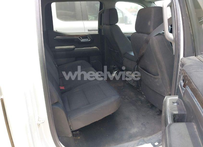 Photo 8 of 2025 Chevrolet Silverado 1500 4WD STANDARD BED LT (VIN 1GCUKDEDXSZ131563)