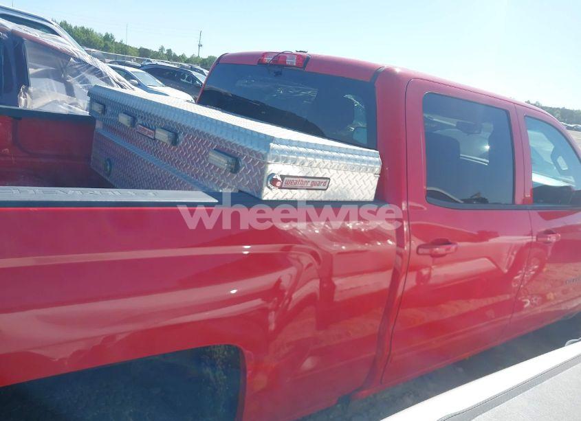 Photo 5 of 2018 Chevrolet Silverado 1500 1LT (VIN 1GCUKREC0JF222376)