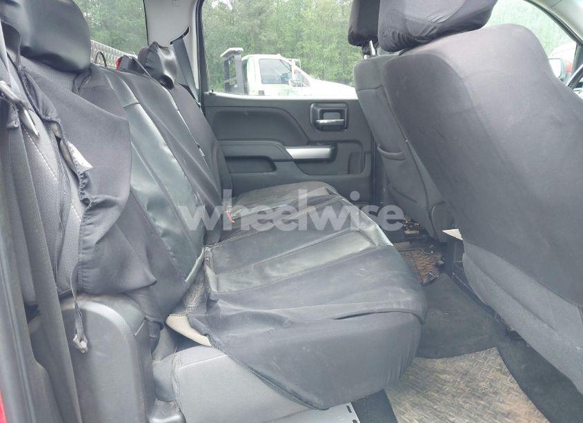 Photo 8 of 2018 Chevrolet Silverado 1500 1LT (VIN 1GCUKREC0JF222376)