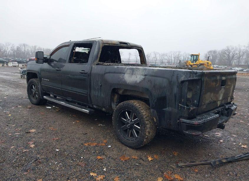 Photo 3 of 2017 Chevrolet Silverado 1500 1LT/2LT (VIN 1GCUKREC1HF198471)