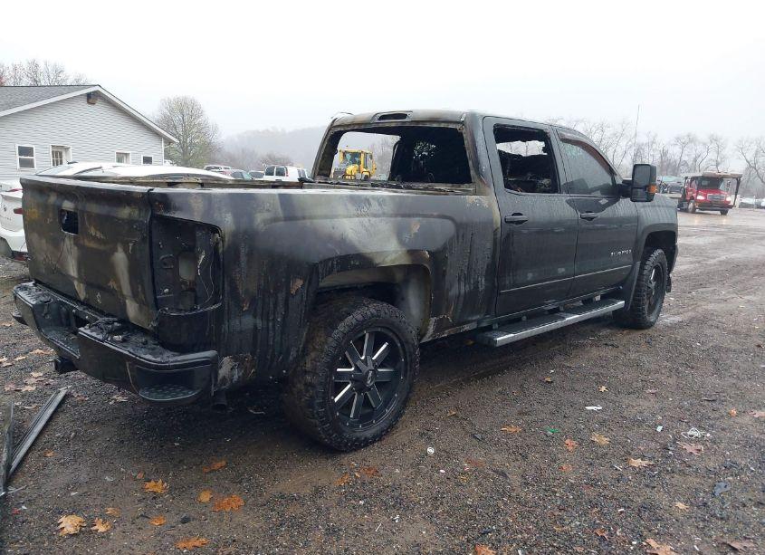 Photo 4 of 2017 Chevrolet Silverado 1500 1LT/2LT (VIN 1GCUKREC1HF198471)