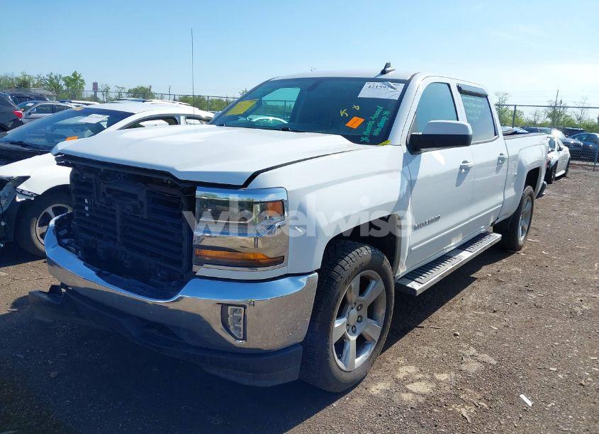 Photo 2 of 2018 Chevrolet Silverado 1500 1LT (VIN 1GCUKREC4JF202440)