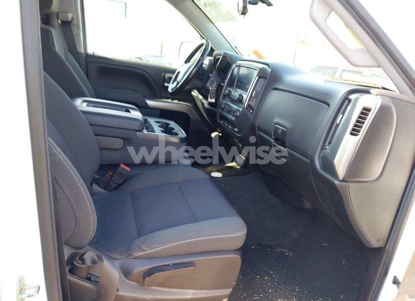 Photo 5 of 2018 Chevrolet Silverado 1500 1LT (VIN 1GCUKREC4JF202440)