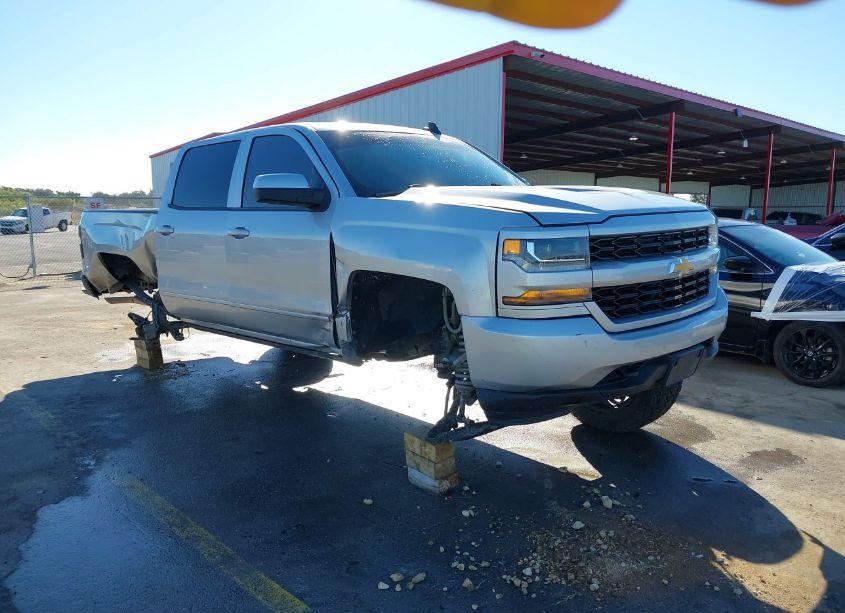 2018 Chevrolet Silverado 1500 1LT (VIN 1GCUKREC6JF174110) main photo