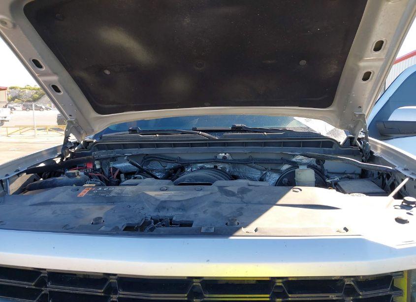 Photo 10 of 2018 Chevrolet Silverado 1500 1LT (VIN 1GCUKREC6JF174110)