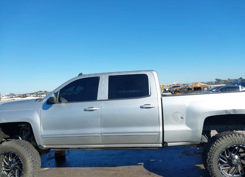 Photo 14 of 2018 Chevrolet Silverado 1500 1LT (VIN 1GCUKREC6JF174110)