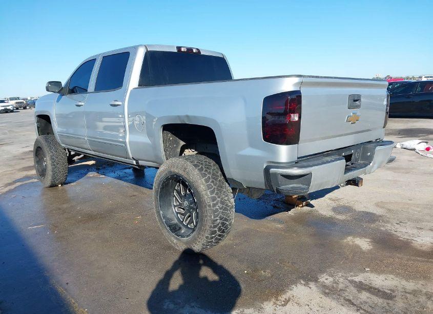 Photo 3 of 2018 Chevrolet Silverado 1500 1LT (VIN 1GCUKREC6JF174110)