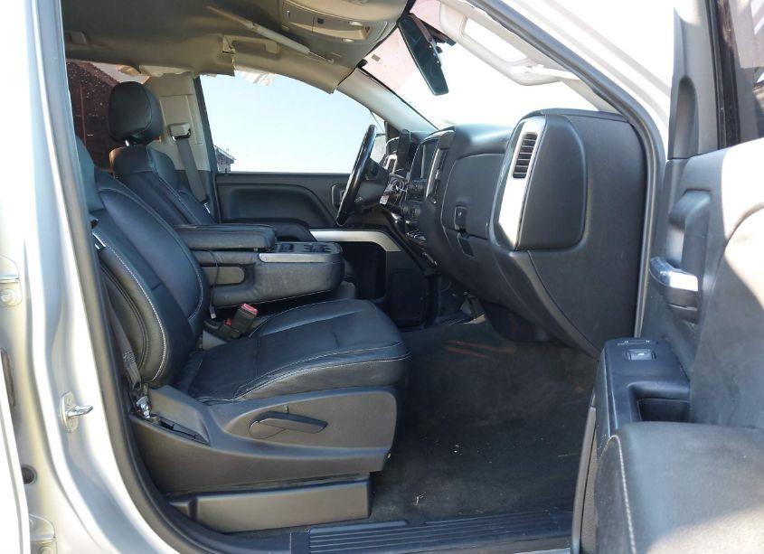 Photo 5 of 2018 Chevrolet Silverado 1500 1LT (VIN 1GCUKREC6JF174110)