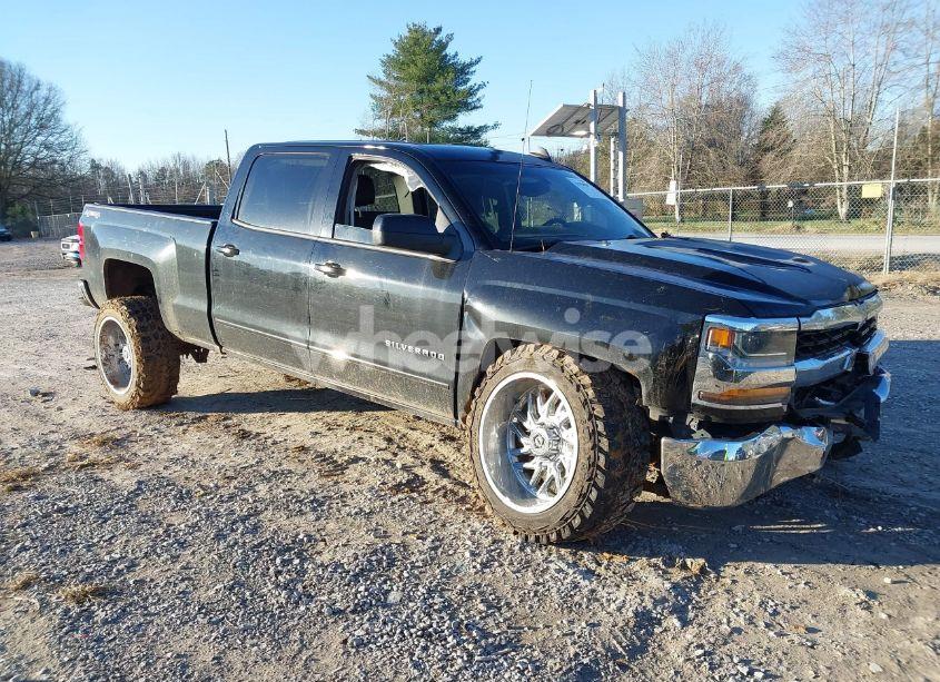 2017 Chevrolet Silverado 1500 1LT (VIN 1GCUKREC8HF175401) main photo