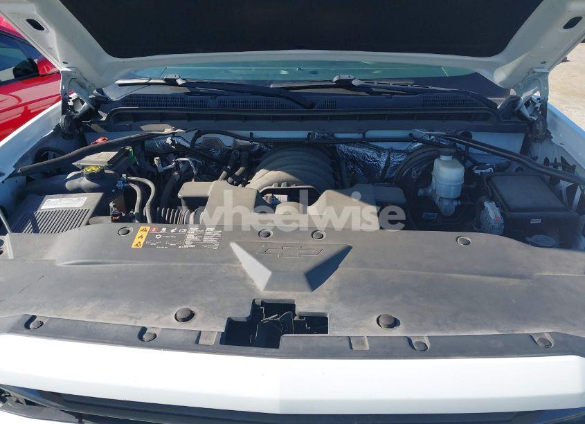 Photo 10 of 2018 Chevrolet Silverado 1500 2LT (VIN 1GCUKRECXJF180945)