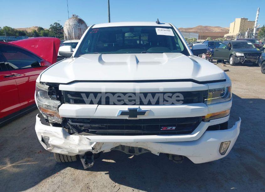 Photo 12 of 2018 Chevrolet Silverado 1500 2LT (VIN 1GCUKRECXJF180945)