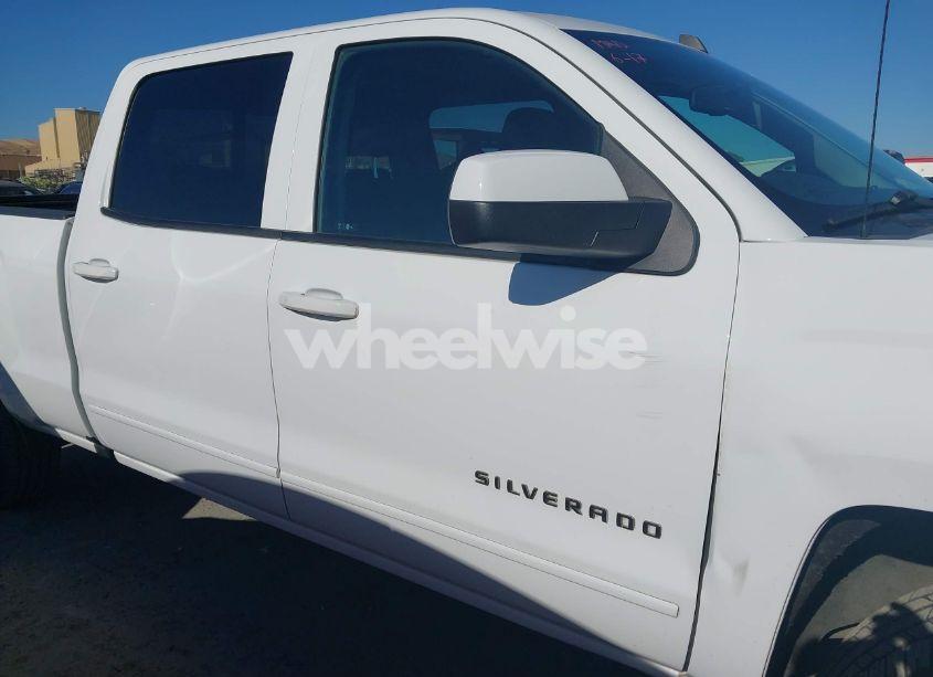 Photo 13 of 2018 Chevrolet Silverado 1500 2LT (VIN 1GCUKRECXJF180945)