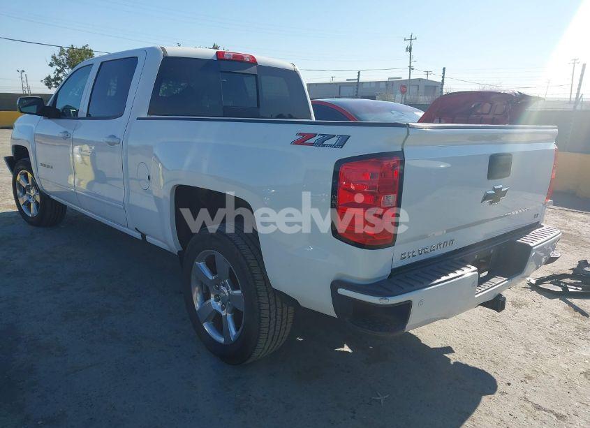 Photo 3 of 2018 Chevrolet Silverado 1500 2LT (VIN 1GCUKRECXJF180945)