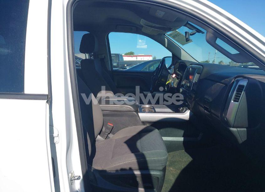 Photo 5 of 2018 Chevrolet Silverado 1500 2LT (VIN 1GCUKRECXJF180945)