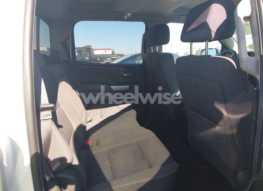 Photo 8 of 2018 Chevrolet Silverado 1500 2LT (VIN 1GCUKRECXJF180945)