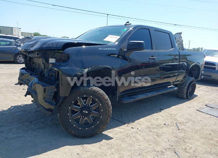 Photo 2 of 2021 Chevrolet Silverado 1500 4WD SHORT BED CUSTOM/4WD STANDARD BED CUSTOM (VIN 1GCUYBEF6MZ349748)