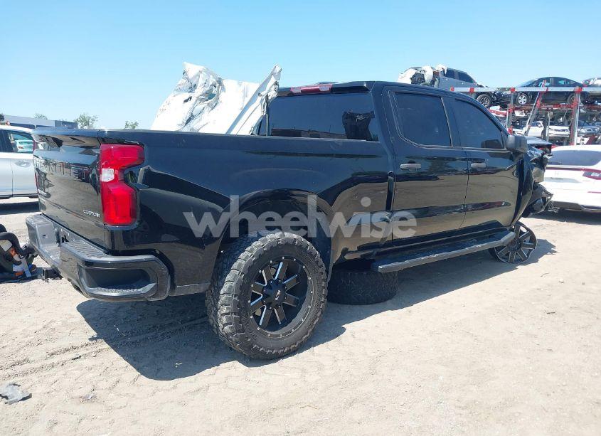 Photo 4 of 2021 Chevrolet Silverado 1500 4WD SHORT BED CUSTOM/4WD STANDARD BED CUSTOM (VIN 1GCUYBEF6MZ349748)
