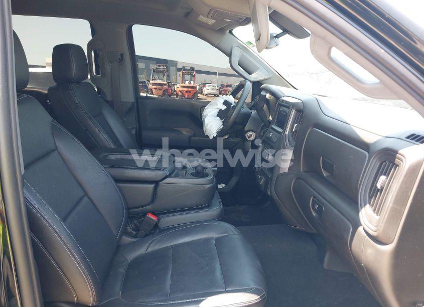 Photo 5 of 2021 Chevrolet Silverado 1500 4WD SHORT BED CUSTOM/4WD STANDARD BED CUSTOM (VIN 1GCUYBEF6MZ349748)