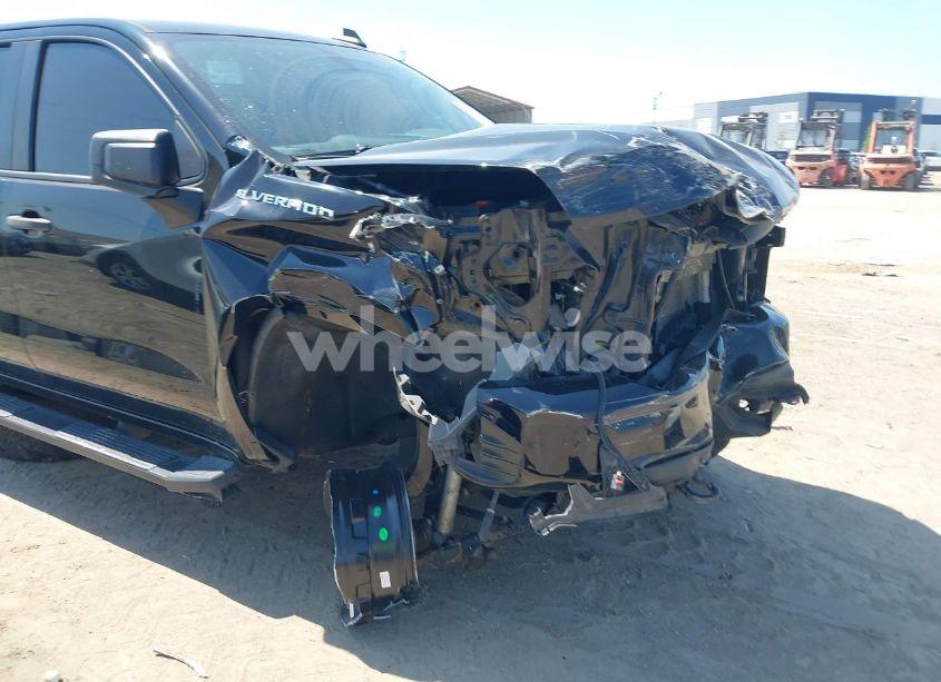 Photo 6 of 2021 Chevrolet Silverado 1500 4WD SHORT BED CUSTOM/4WD STANDARD BED CUSTOM (VIN 1GCUYBEF6MZ349748)