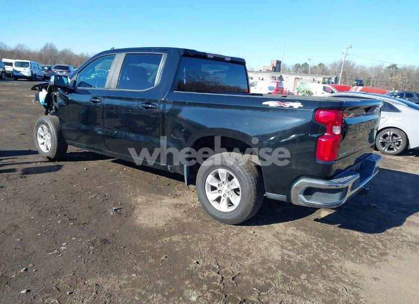 Photo 3 of 2019 Chevrolet Silverado 1500 LT (VIN 1GCUYDED0KZ124846)