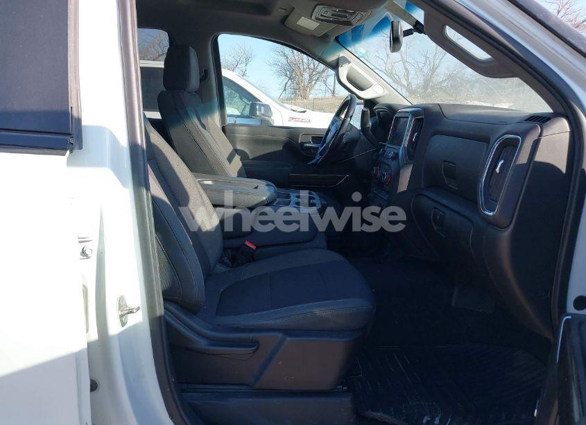 Photo 5 of 2019 Chevrolet Silverado 1500 LT (VIN 1GCUYDED1KZ139906)