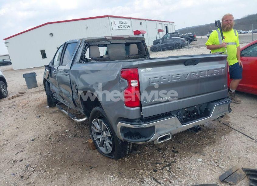 Photo 3 of 2021 Chevrolet Silverado 1500 4WD SHORT BED LT (VIN 1GCUYDED3MZ173770)