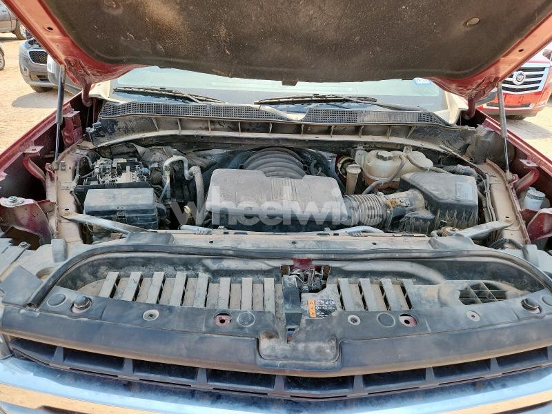 Photo 2 of 2019 CHEVROLET SILVERADO K1500 LT (VIN 1GCUYDED4KZ110593)