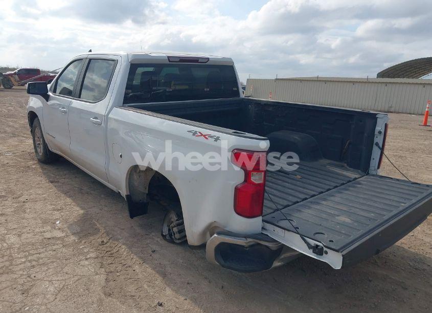 Photo 3 of 2019 Chevrolet Silverado 1500 LT (VIN 1GCUYDED4KZ153377)
