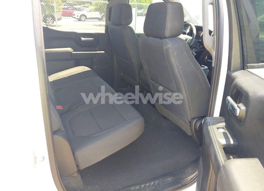 Photo 8 of 2019 Chevrolet Silverado 1500 LT (VIN 1GCUYDED4KZ318148)